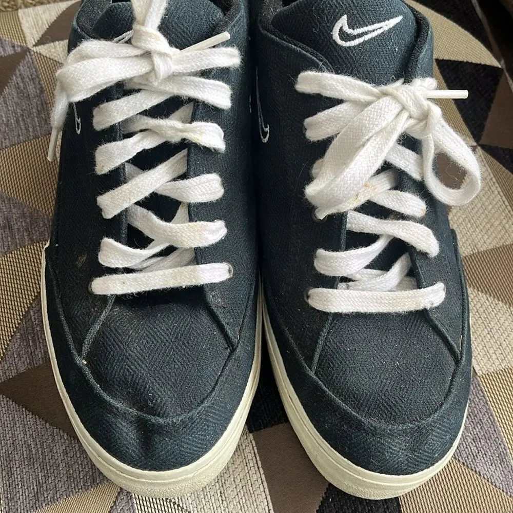 BLACK NIKE CANVAS PLATFORM SHOES WOMEN’S SIZE 11.5/EURO 44